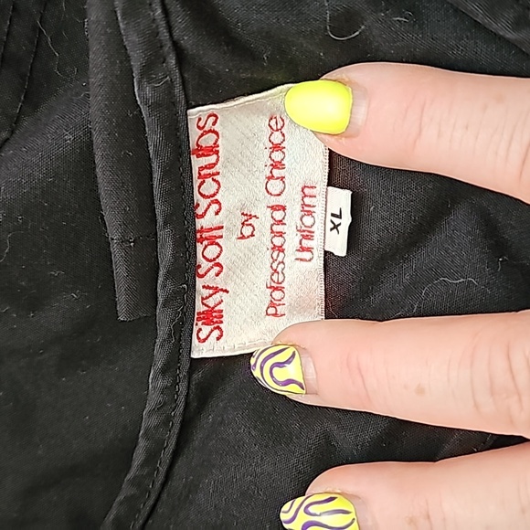 2 Xl Woman Scrub shirts - Picture 3 of 4